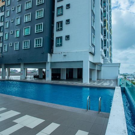Infinity Sea View Pool Beach View 3Rooms 2Parkings Kuala Terengganu Exterior photo