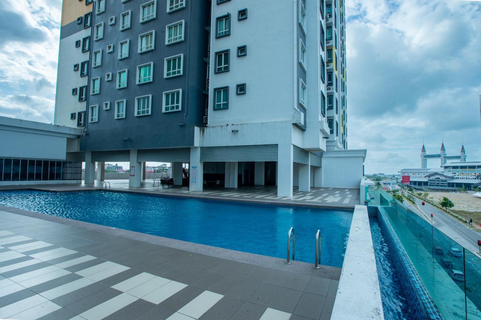 Infinity Sea View Pool Beach View 3Rooms 2Parkings Kuala Terengganu Exterior photo