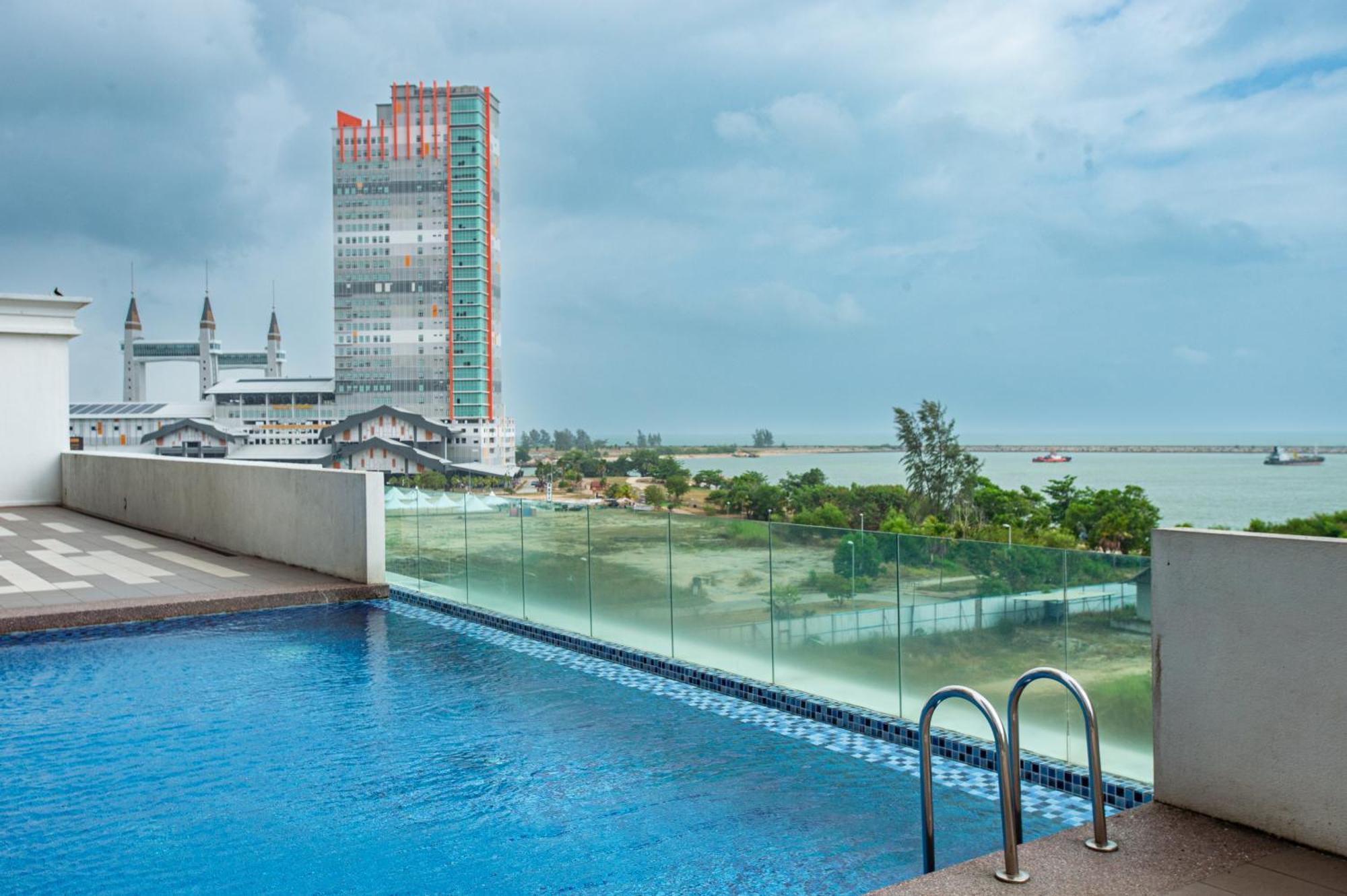 Infinity Sea View Pool Beach View 3Rooms 2Parkings Kuala Terengganu Exterior photo