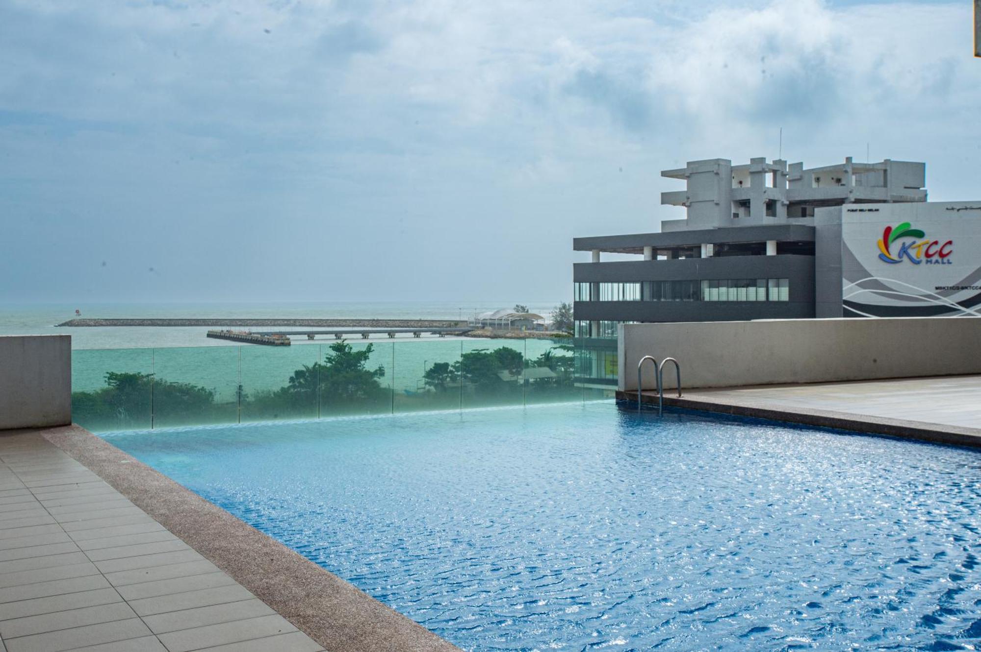 Infinity Sea View Pool Beach View 3Rooms 2Parkings Kuala Terengganu Exterior photo